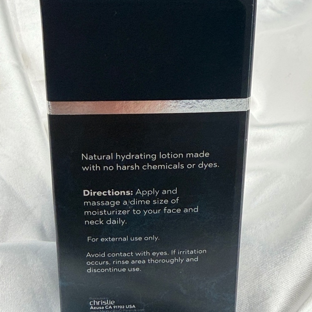 Gentlemen’s Daily Face Moisturizer - Black and White - Picture 5 of 7